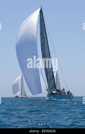 Yachts competere nel team evento vela, California Foto Stock