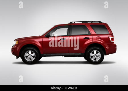 2010 Ford Escape XLT in rosso - Driver Profilo laterale Foto Stock