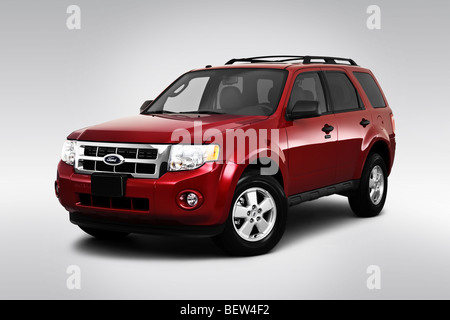 2010 Ford Escape XLT in rosso - Vista anteriore angolare Foto Stock