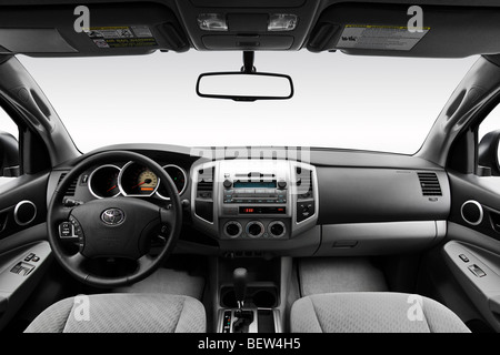 2010 Toyota Tacoma PreRunner in grigio - Cruscotto, consolle cambio di marcia visualizzare Foto Stock