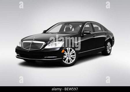 2010 Mercedes Classe S Hybrid S400 in nero - Vista anteriore angolare Foto Stock