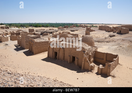 Necropoli di al-Bagawat nel cimitero Charga oasi nel deserto libico, Egitto Foto Stock