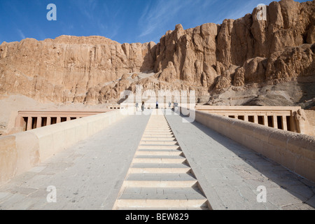 Tempio mortuario della Regina Hatshepsut, Luxor, Egitto Foto Stock