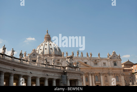 Una vista della Basilica di San Pietro in Vaticano, Roma, Italia Foto Stock