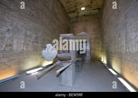 Barca a Tempio di Horus in Edfu, Edfu, Egitto Foto Stock