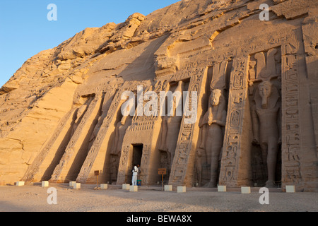 Piccolo tempio di Hathor di Nefertari, Abu Simbel Egitto Foto Stock