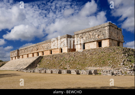 Il Palazzo dei Governatori (Palacio del Gobernador) presso le rovine Maya di sito di Uxmal, Yucatan, Messico Foto Stock