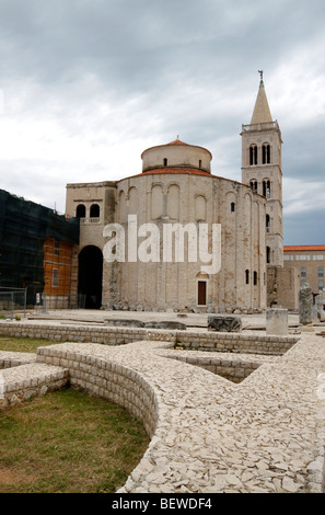 Le mura in pietra romana di fronte Sveti Donat Chiesa, Zadar, Croazia Foto Stock