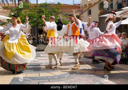 Ballerini in costumi tradizionali, Las Palmas di Gran Canaria Isole Canarie Spagna Foto Stock