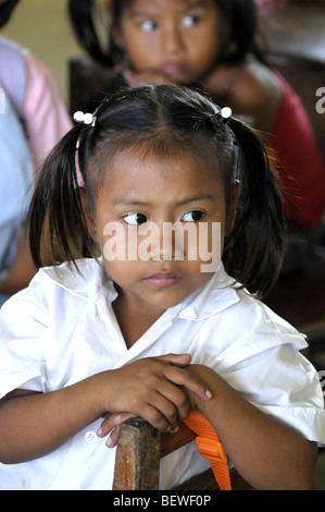 La Kuna Scuola In Playon Chico nelle isole San Blas Panama Foto Stock