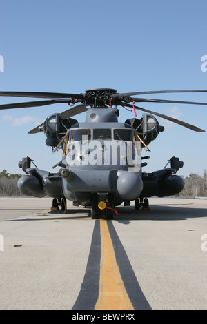 Un MH-53J Pave bassa del xx Special Operations Squadron sulla rampa a Hurlburt Field Florida. Foto Stock