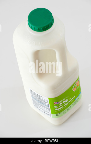 Due pinta di cartone il latte parzialmente scremato Foto Stock