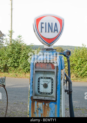 Vecchia pompa di benzina Foto Stock