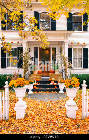 Portico frontale in autunno - Woodstock Vermont - USA Foto Stock