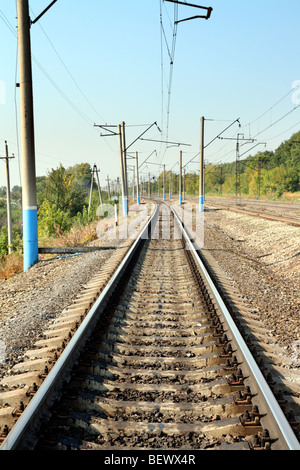 Diminuzione prospettiva sulla ferrovia elettrica Foto Stock
