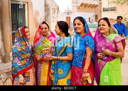 La vita di strada intorno a mandawa, Rajasthan, India. Foto Stock