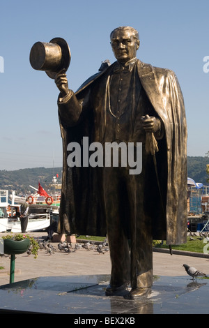 La Turchia Bosforo Sariyer Ataturk statua Foto Stock