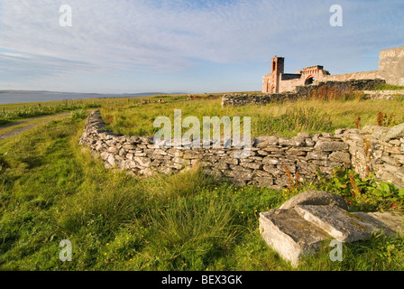 Brough Lodge Casa sulle Isole Shetland Isola di Fetlar accanto al mare con stalattite parete in primo piano Foto Stock