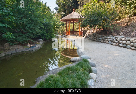 Padiglione per lavare via i pensieri in giardini cinesi di la Biblioteca di Huntington. Foto Stock