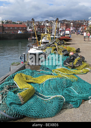 Le reti da pesca in banchina, Scarborough Harbour Foto Stock