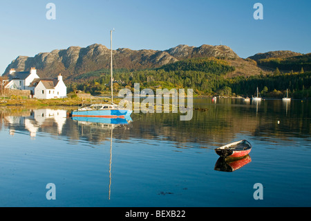 Plockton villaggio sulle rive di Loch Carron, Ross and Cromarty, Scozia. SCO 54233 Foto Stock