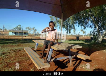 Bambini Aborigeni nell'outback australiano, Murray Downs, Territorio del Nord, l'Australia. Foto Stock