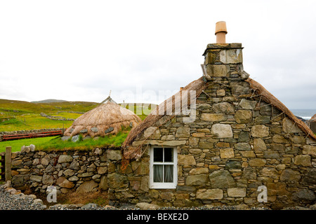 Tradizionale restaurata croft in Garenin Blackhouse Villaggio sull'isola di Lewis, Scozia Foto Stock