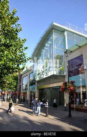 Elmsleigh Shopping Centre, High Street, Staines-upon-Thames, Surrey, England, Regno Unito Foto Stock