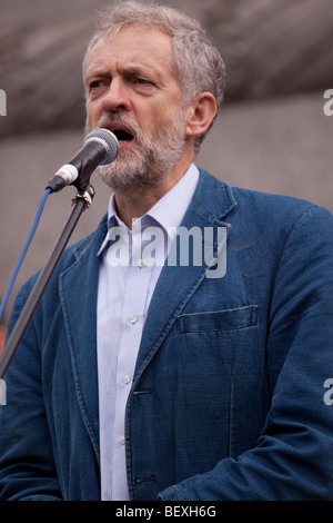 Jeremy Corbyn MP parla di anti-guerra di dimostrazione. Foto Stock