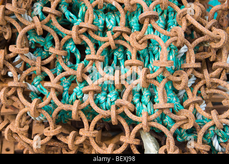 Dettaglio della memorizzata di attrezzature da pesca a terra in Scozia Foto Stock