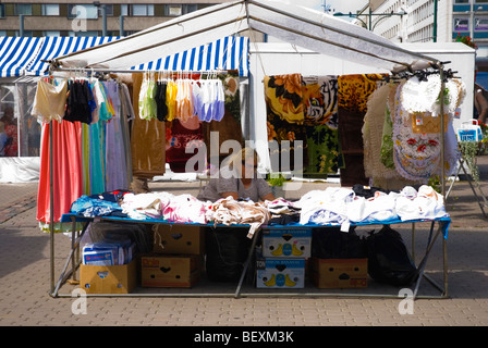 Pressione di stallo di mercato a Kauppatori market square in Pori Finlandia Europa Foto Stock