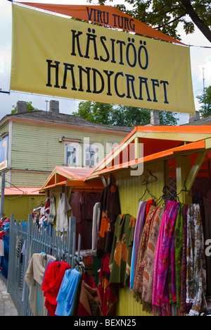 Viru Turg mercato artigianale lungo la mera pst street nel centro di Tallinn Estonia Europa Foto Stock