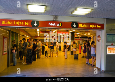 Blaha Lujza ter stazione della metropolitana nel centro di Budapest Ungheria Europa Foto Stock