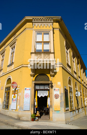 Shop esterno a Szechenyi ter piazza nel centro di Pecs Ungheria Europa Foto Stock