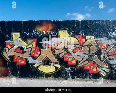 Graffiti sul muro a Mauer Park a Berlino Foto Stock