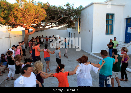 Grecia CICLADI sikinos imparare danza greca Foto Stock