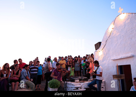 Grecia CICLADI sikinos un festival religioso al profitto elias chiesa Foto Stock