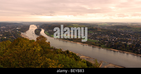 Vista panoramica della Renania da Drachenfels montagna, Königswinter Foto Stock