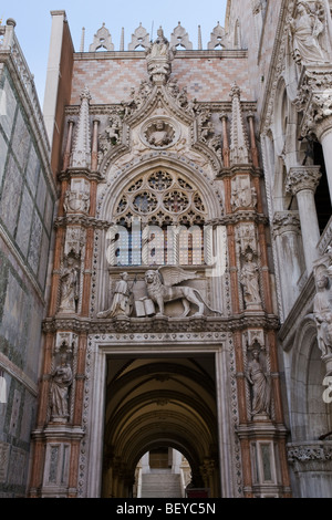 Porta della Carta, Palazzo del Doge di Venezia, Italia Foto Stock