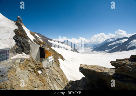 Vista del Jungfraujoch centro turistico e il ghiacciaio di Aletsch Foto Stock