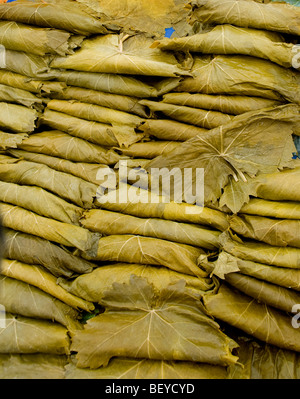 Mercato Beykoz Istanbul Turchia asiatica di uva da vino lascia l'islam musulmani parte del Bosforo Foto Stock