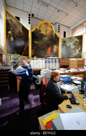 I tre William Hogarth dipinti nella chiesa di St Nicholas, Bristol REGNO UNITO che ospita anche gli uffici di governo locale archaeologi Foto Stock