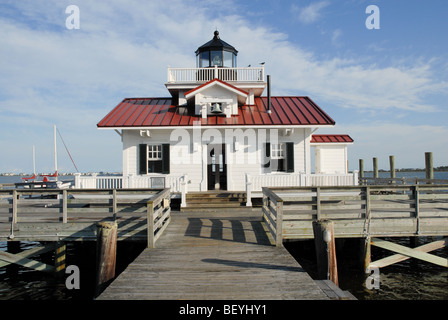 Una replica del Roanoke paludi faro situato sull Isola Roanoke. Foto Stock