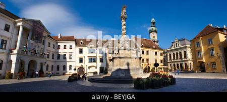 La Santa Trinità statua, il primo barocco colonnina ritorto in Europa centrale. 1695-1701 - Fo Square - Sopron, Ungheria Foto Stock