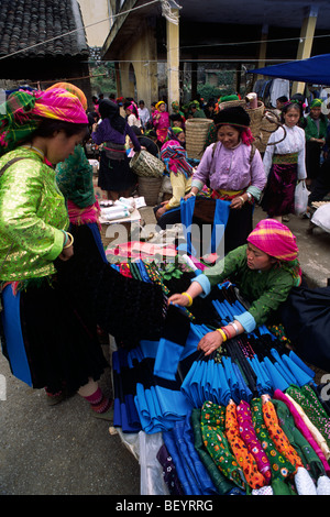 Vietnam, provincia di ha Giang, mercato di Dong Van, minoranza etnica H'mong Foto Stock