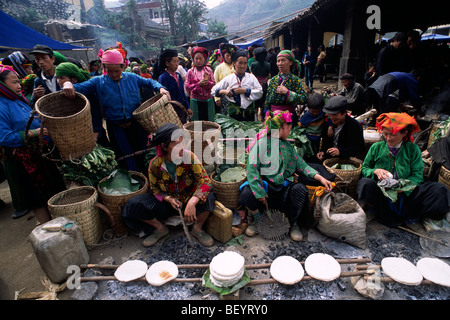 Vietnam, provincia di ha Giang, mercato di Dong Van, minoranza etnica H'mong Foto Stock