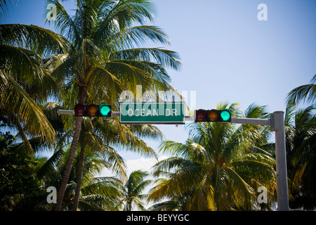 Segno posto per Ocean Drive e South Beach, Miami, Florida, Stati Uniti d'America Foto Stock