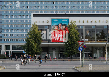 Berlino. Germania. Kino Cinema Internazionale su Karl Marx Allee. Foto Stock