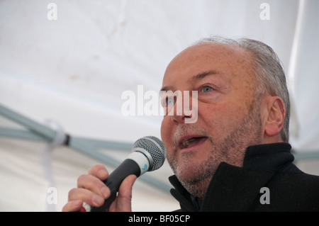 Marzo per Gaza & contro BBC Pro-Israel Bias. George Galloway, rispetto MP, parla a Portland Place rally Foto Stock