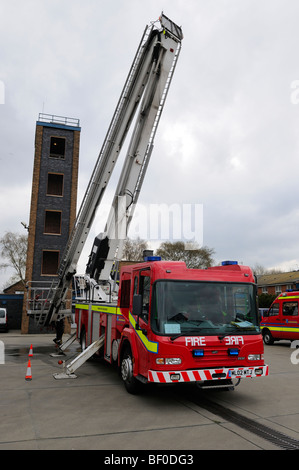 ERF ECU motore Fire piattaforma idraulica Cheshire Foto Stock